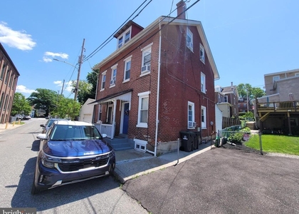 422 Gold Street - Photo 1