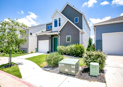15107 Forum Ave - Photo 1