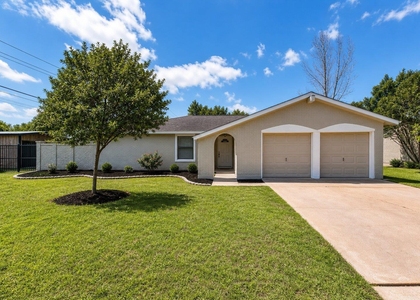 1105 Green Meadow Dr - Photo 1