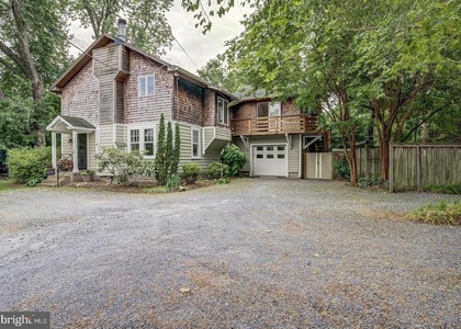 1121 Tyler Avenue - Photo 1