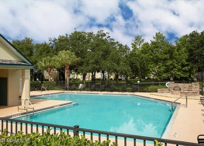 13703 Richmond Park Drive N - Photo 1