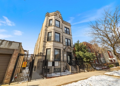 928 S Claremont Avenue - Photo 1