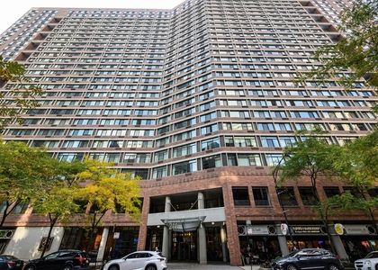 211 E Ohio Street - Photo 1