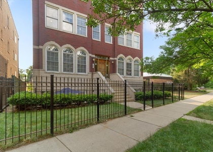 7028 N Ridge Boulevard - Photo 1