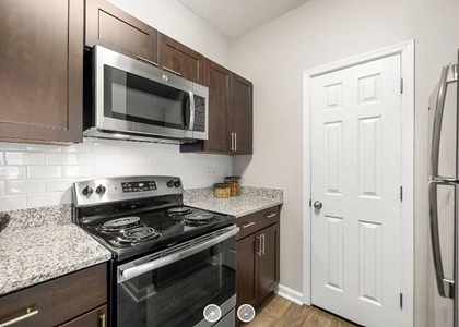 7150 W Peachtree Dunwoody Road - Photo 1
