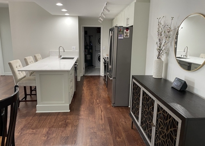 680 N Green Street - Photo 1