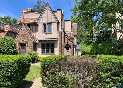162 Washington - Photo 1