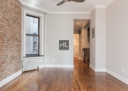 Mott Street - Photo 1