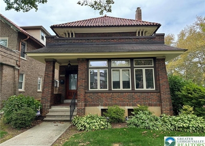 2201 W Gordon Street - Photo 1