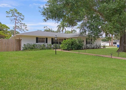 4904 19th Avenue W - Photo 1