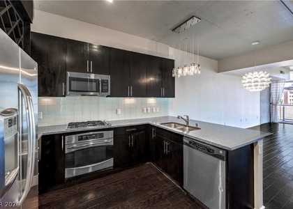 353 Bonneville Avenue - Photo 1