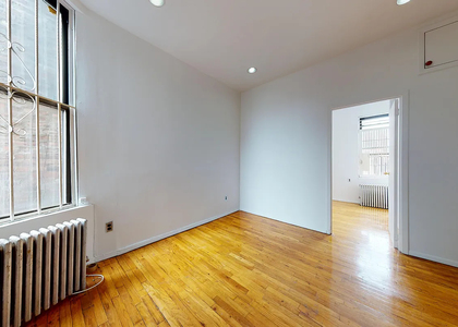 214 East 10th Street - Photo 1