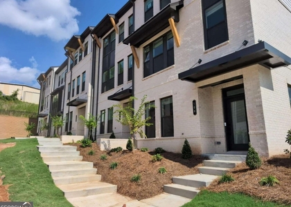 100 Holt Lane - Photo 1