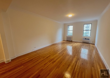 York Avenue - Photo 1