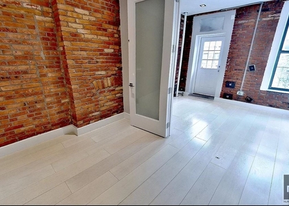 East 82 Street - Photo 1