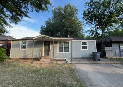 1808 Nw Taft Avenue - Photo 1