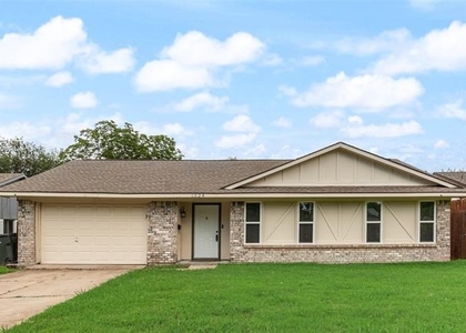1024 Sunset Drive - Photo 1