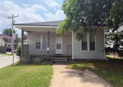 320 W Duffy Street - Photo 1