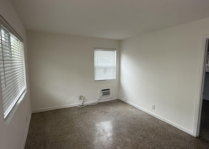 1118 N H Street - Photo 1