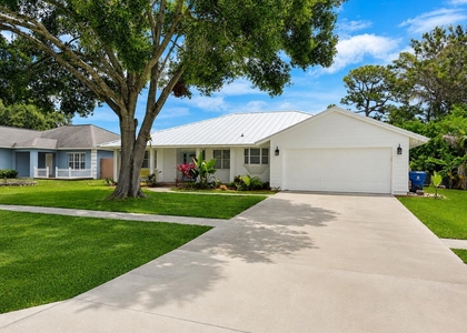 341 Suwanee Avenue - Photo 1