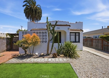 744 Flower Avenue - Photo 1