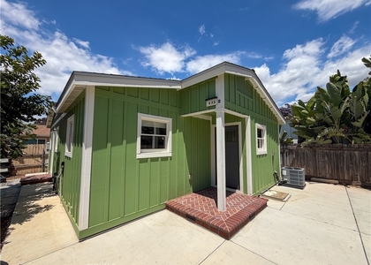 435 N Cypress - Photo 1