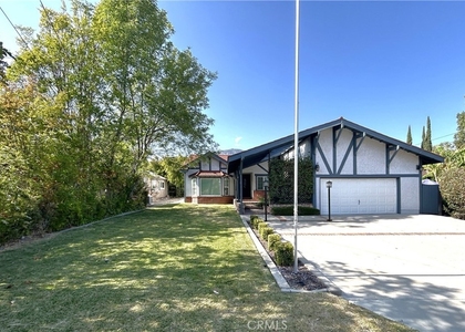 941 W 23rd - Photo 1