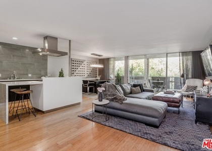 850 N Kings Road - Photo 1