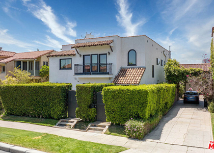 831 S Curson Avenue - Photo 1