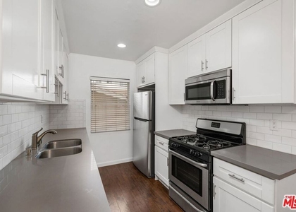 7550 Fountain - Photo 1