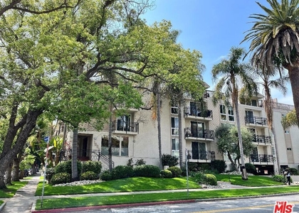 1885 Veteran Avenue - Photo 1