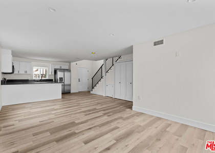 546 N Genesee Avenue - Photo 1