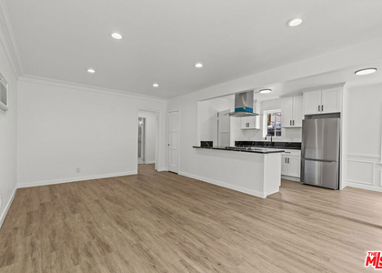 544 1/2 N Genesee Avenue - Photo 1