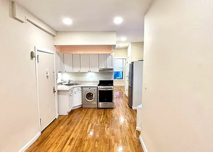  East 9th Street - Photo 1