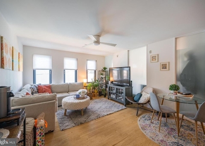 152 W Laurel Street - Photo 1