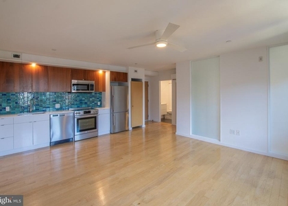 152 W Laurel Street - Photo 1