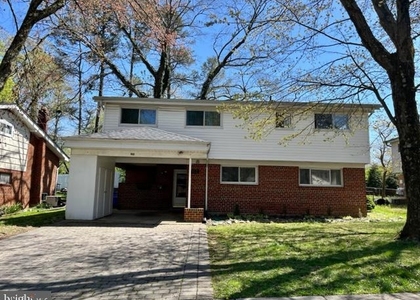 912 Hoyt Street - Photo 1