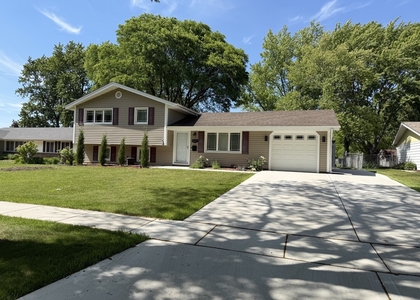 920 Royal Court - Photo 1