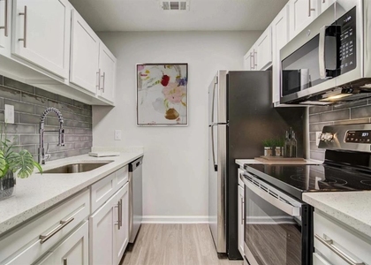 1113 Powers Ferry Place - Photo 1