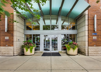 933 W Van Buren Street - Photo 1