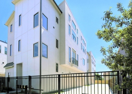 816 W 22nd Street - Photo 1