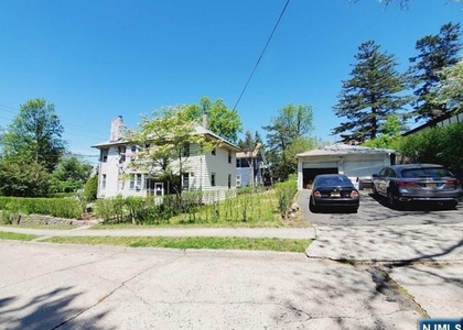 557 Grand - Photo 1