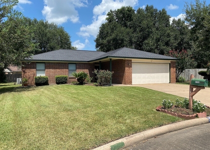 2733 Davis Avenue - Photo 1