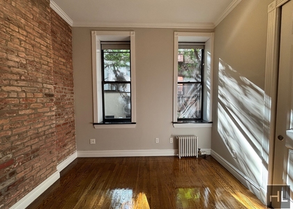 Mott Street - Photo 1