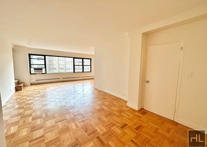 East 55 Street - Photo 1