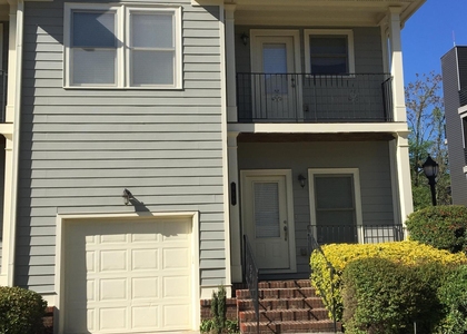 658 Irwin Street Ne - Photo 1