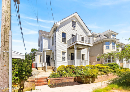 907 Bond Street - Photo 1