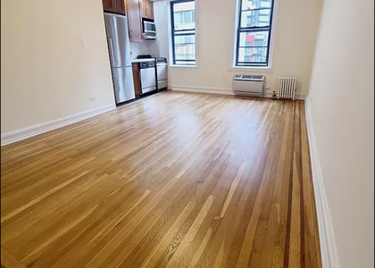 East 51 Street - Photo 1