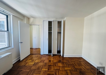 Eighth Avenue - Photo 1