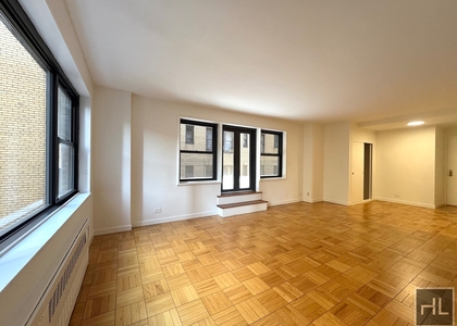 East 55 Street - Photo 1